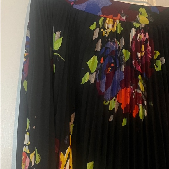 Kate Spade | Rare Roses Plisse Pleated Floral Asymmetrical Skirt Size XS - Picture 4 of 9